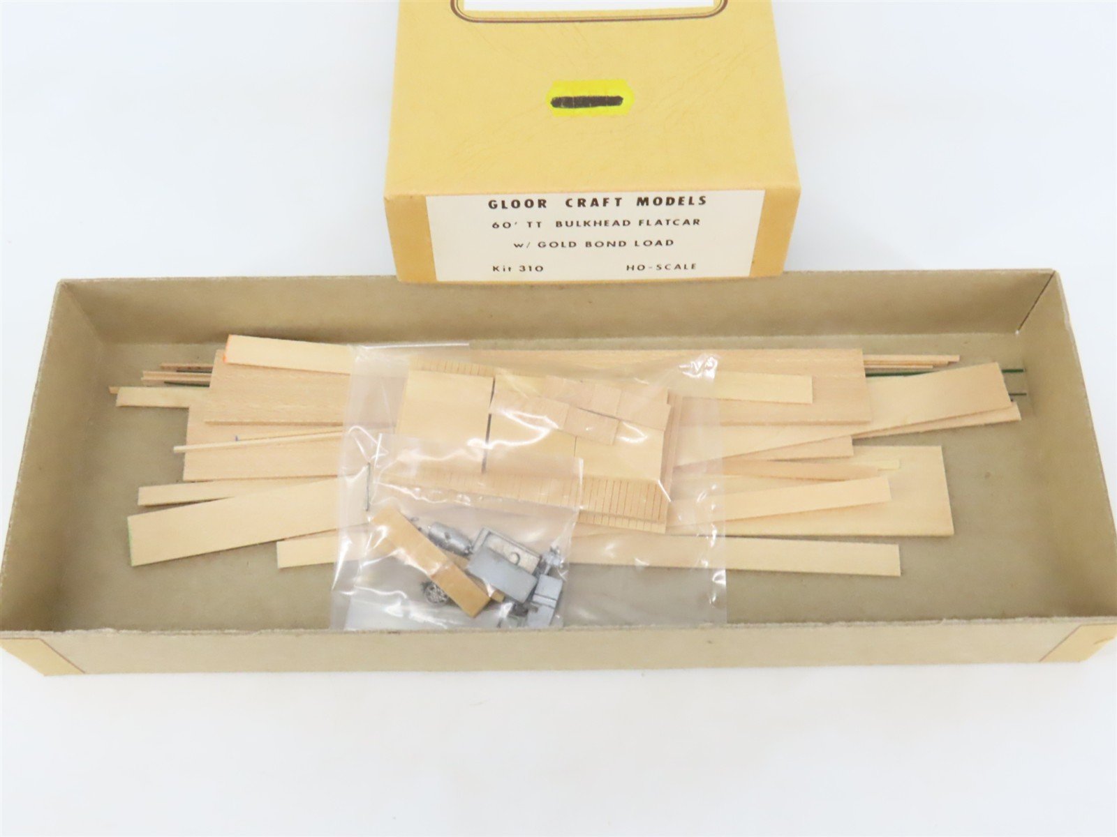HO Gloor Craft Models Kit 310 PTTX Trailer Train 60' Flat Car w/ Gold Bond Load