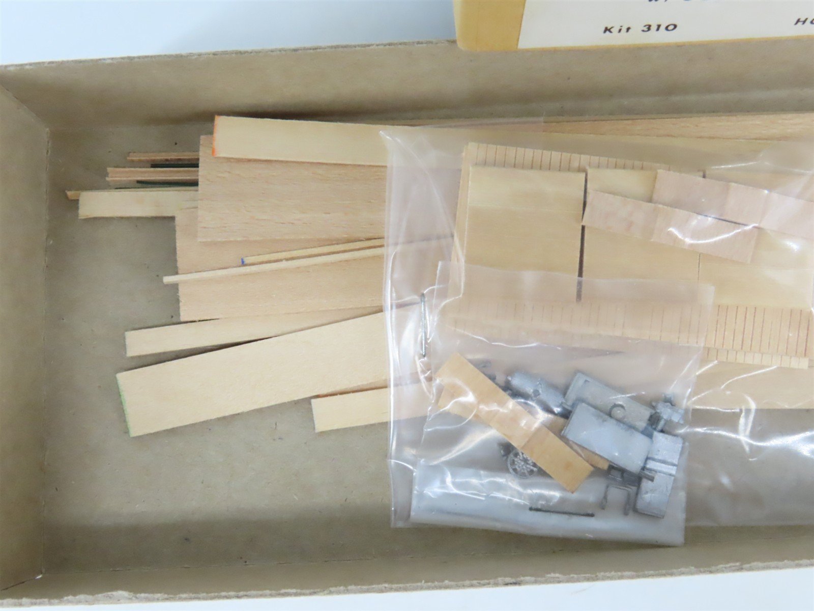 HO Gloor Craft Models Kit 310 PTTX Trailer Train 60' Flat Car w/ Gold Bond Load