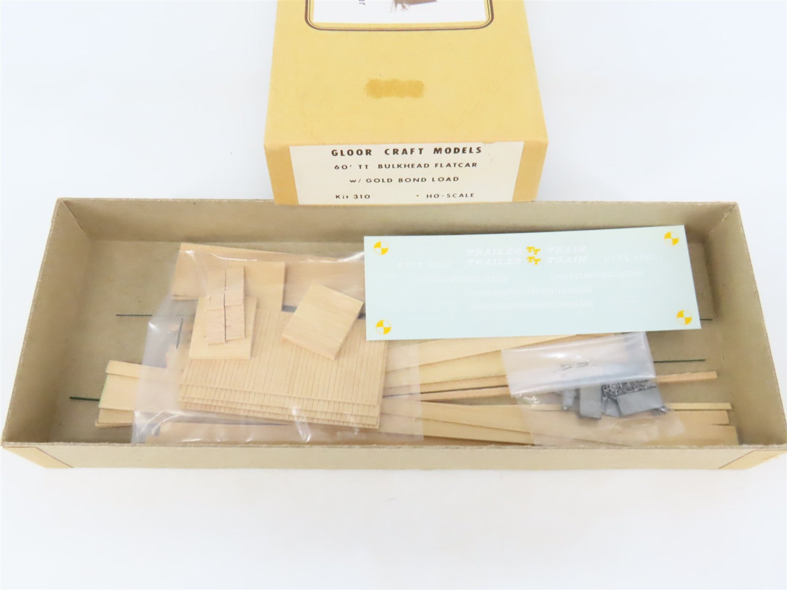 HO Gloor Craft Models Kit 310 PTTX Trailer Train 60' Flat Car w/ Gold Bond Load