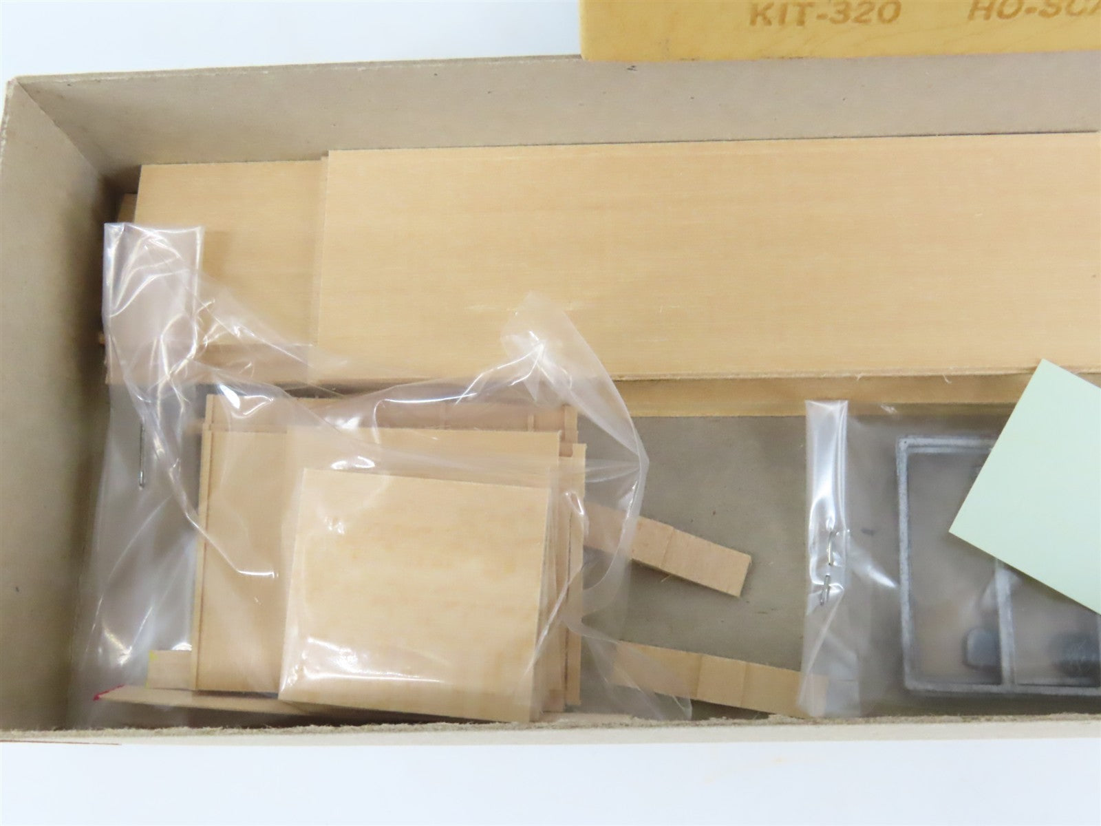 HO Scale Gloor Craft Models Kit 320 TLDX Hello Dolly 70' Lumber Box Car
