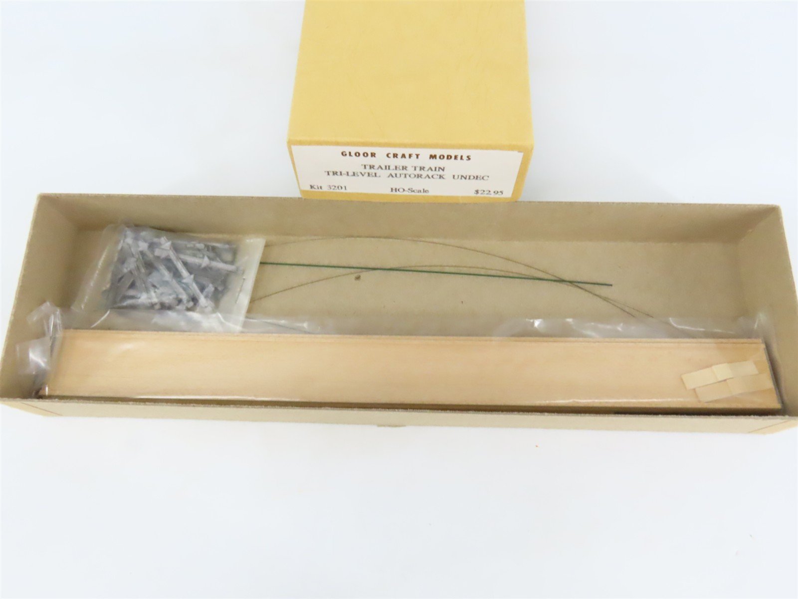 HO Gloor Craft Models Kit 3201 Undecorated Trailer Train 89' Tri-Level Auto Rack