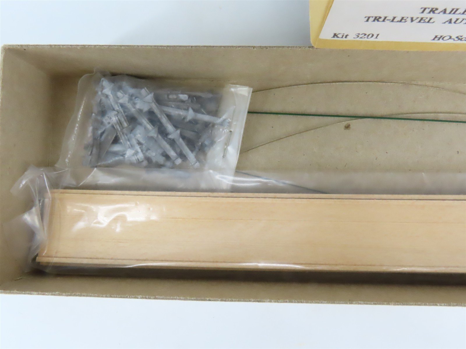 HO Gloor Craft Models Kit 3201 Undecorated Trailer Train 89' Tri-Level Auto Rack