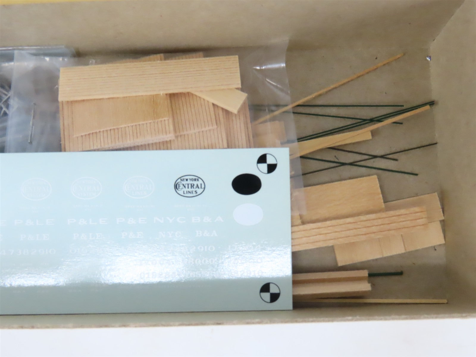 HO Scale Gloor Craft Models Kit 325 P&LE Pittsburgh & Lake Erie Caboose