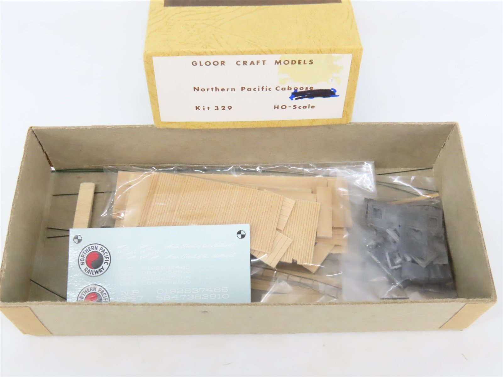 HO Scale Gloor Craft Models Kit 329 NP Northern Pacific Railroad Caboose