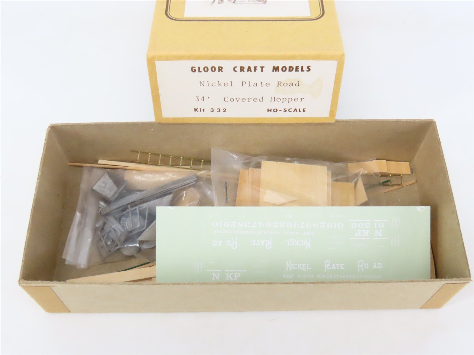 HO Gloor Craft Models Kit 332 NKP Nickel Plate Road 34' 2-Bay Covered Hopper