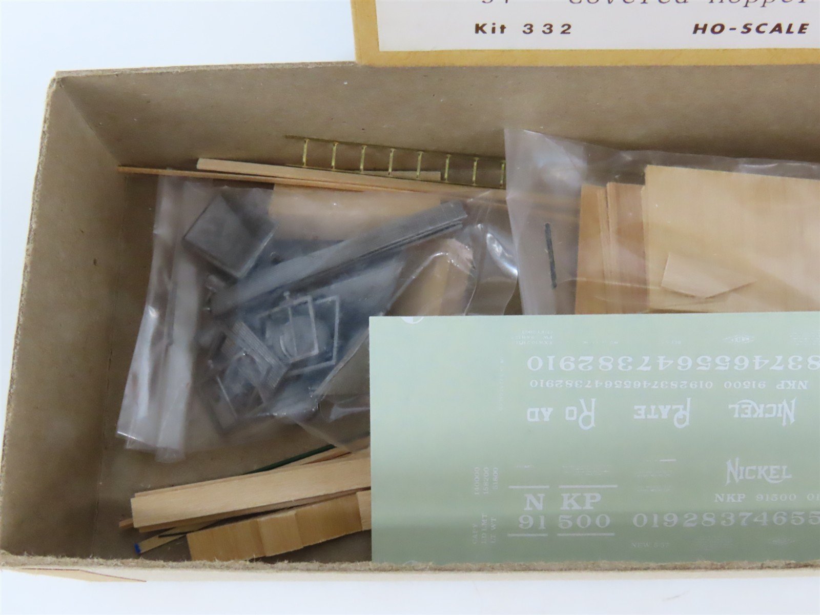 HO Gloor Craft Models Kit 332 NKP Nickel Plate Road 34' 2-Bay Covered Hopper
