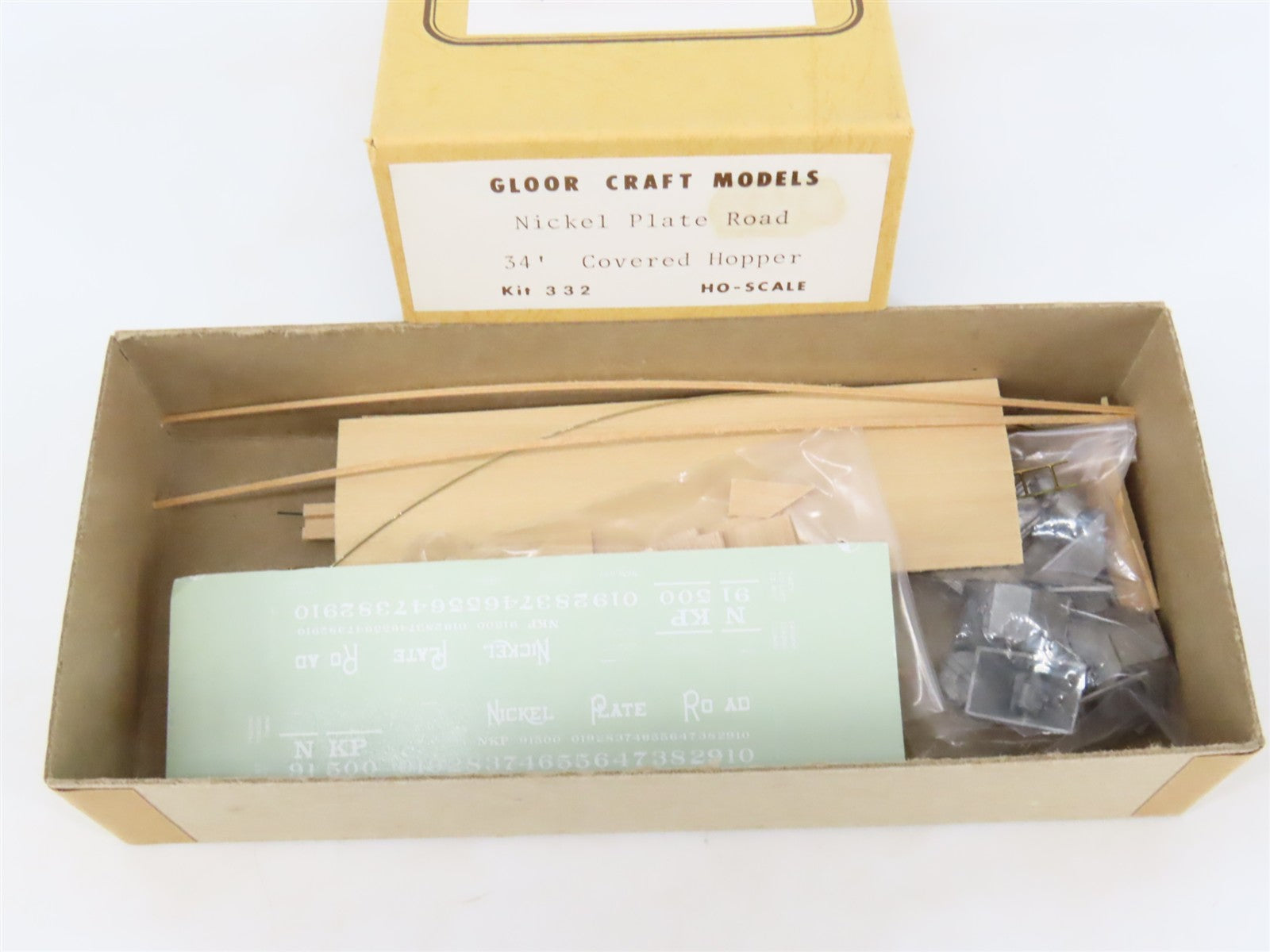HO Gloor Craft Models Kit 332 NKP Nickel Plate Road 34' Covered 2-Bay Hopper