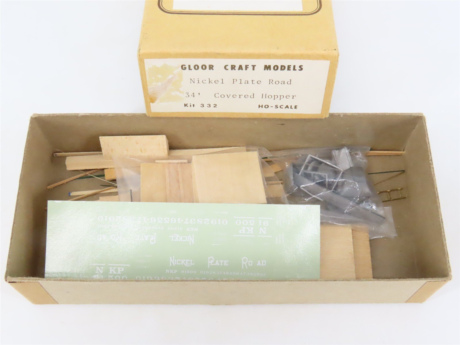HO Gloor Craft Models Kit 332 NKP Nickel Plate Road 34' Covered 2-Bay Hopper