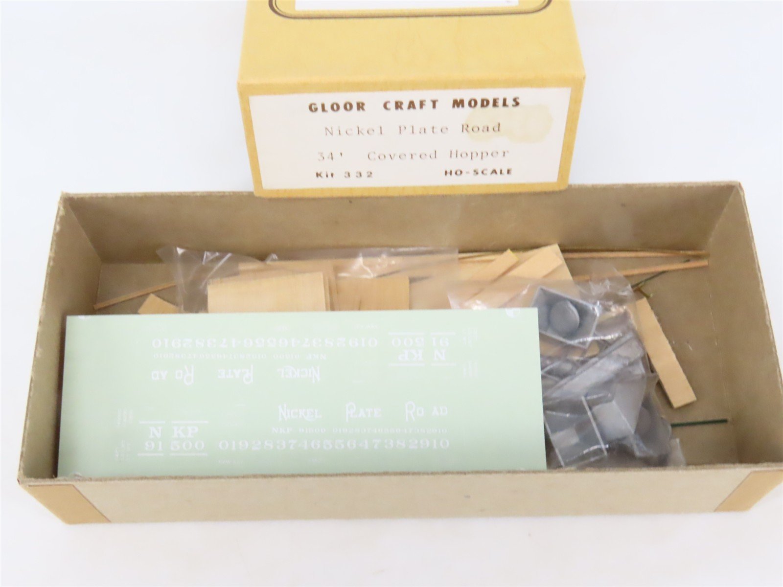 HO Gloor Craft Models Kit 332 NKP Nickel Plate Road 34' Covered 2-Bay Hopper