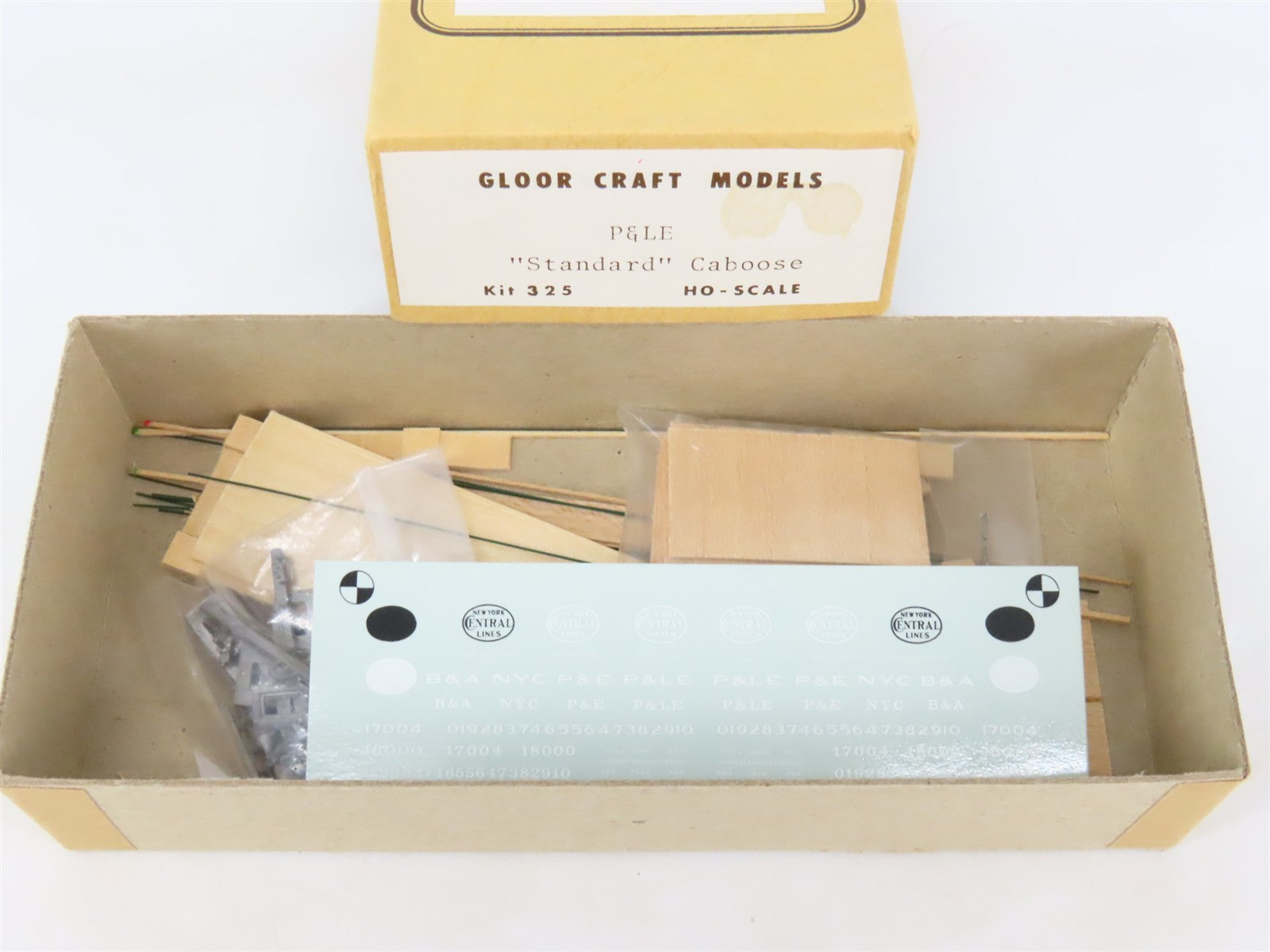 HO Scale Gloor Craft Models Kit 325 P&LE Pittsburgh & Lake Erie Railroad Caboose