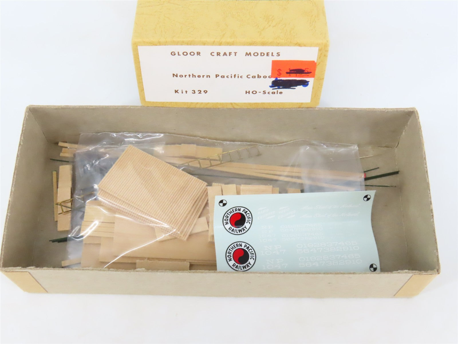 HO Scale Gloor Craft Models Kit 329 NP Northern Pacific Railroad Caboose