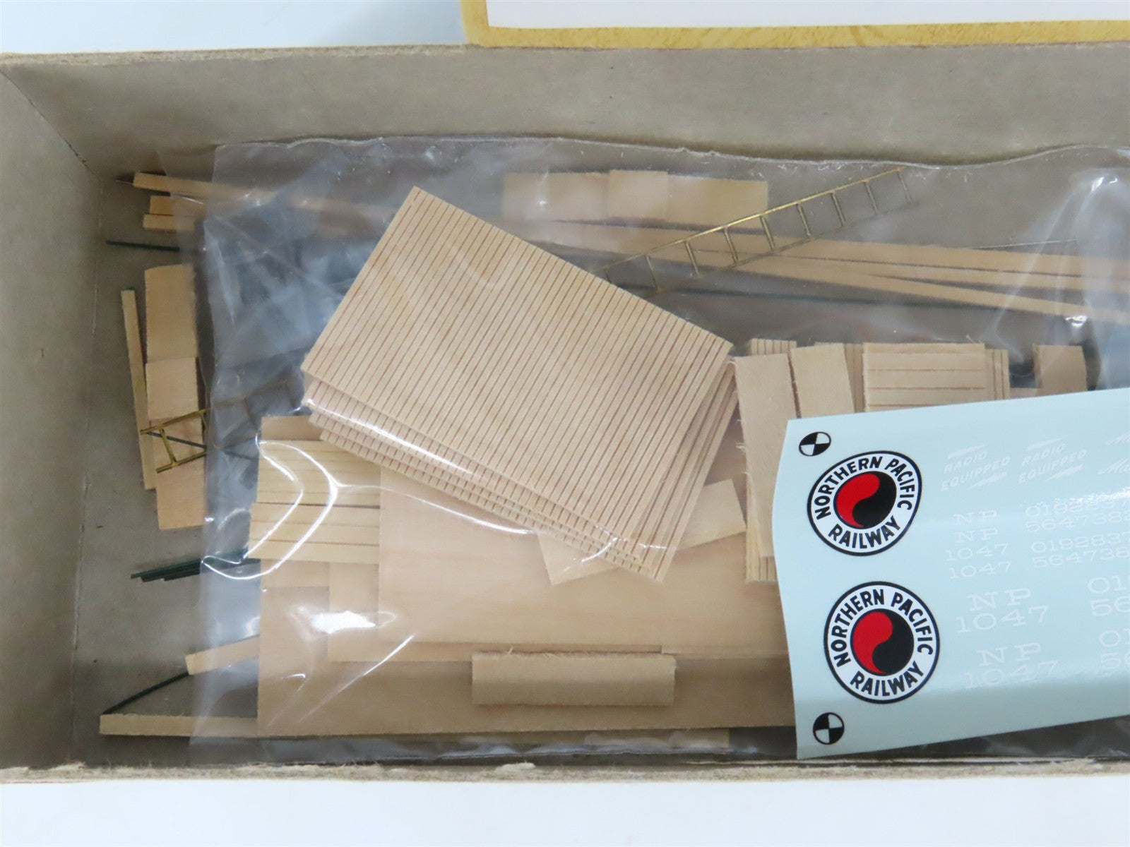 HO Scale Gloor Craft Models Kit 329 NP Northern Pacific Railroad Caboose