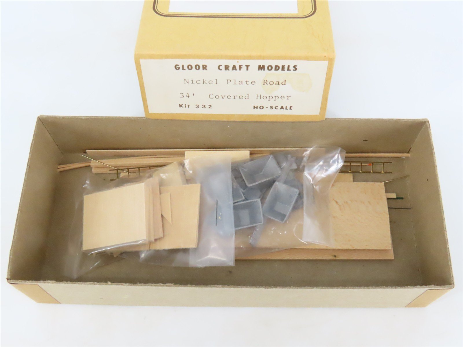 HO Gloor Craft Models Kit 332 NKP Nickel Plate Road 34' Covered 2-Bay Hopper