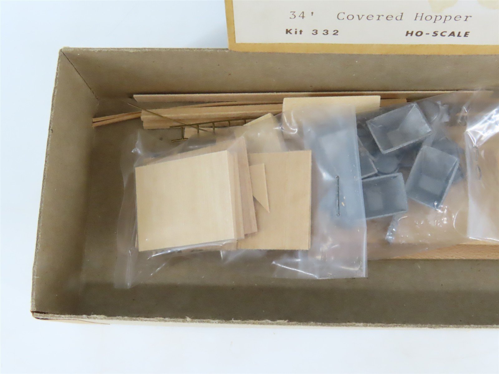 HO Gloor Craft Models Kit 332 NKP Nickel Plate Road 34' Covered 2-Bay Hopper