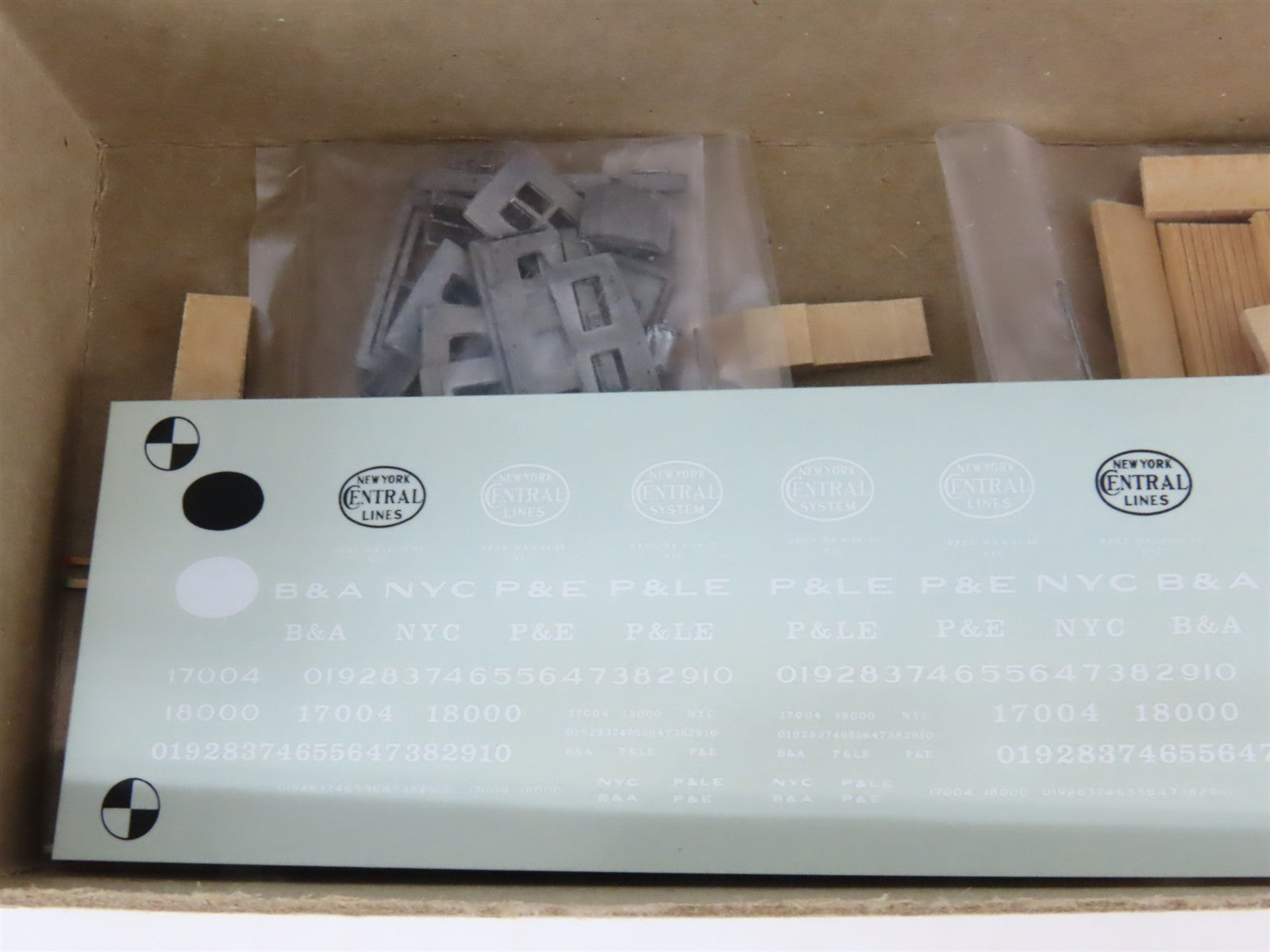 HO Scale Gloor Craft Models Kit 325 P&LE Pittsburgh & Lake Erie Railroad Caboose