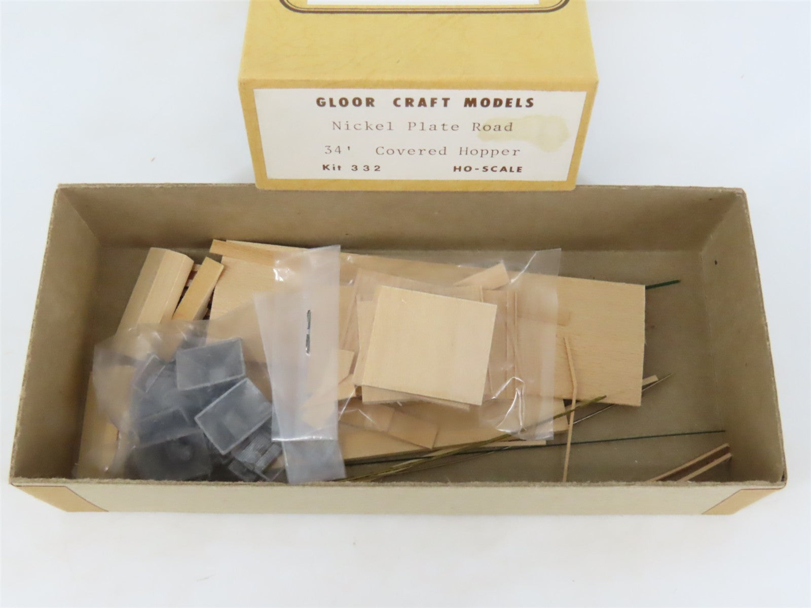 HO Gloor Craft Models Kit 332 NKP Nickel Plate Road 34' Covered 2-Bay Hopper