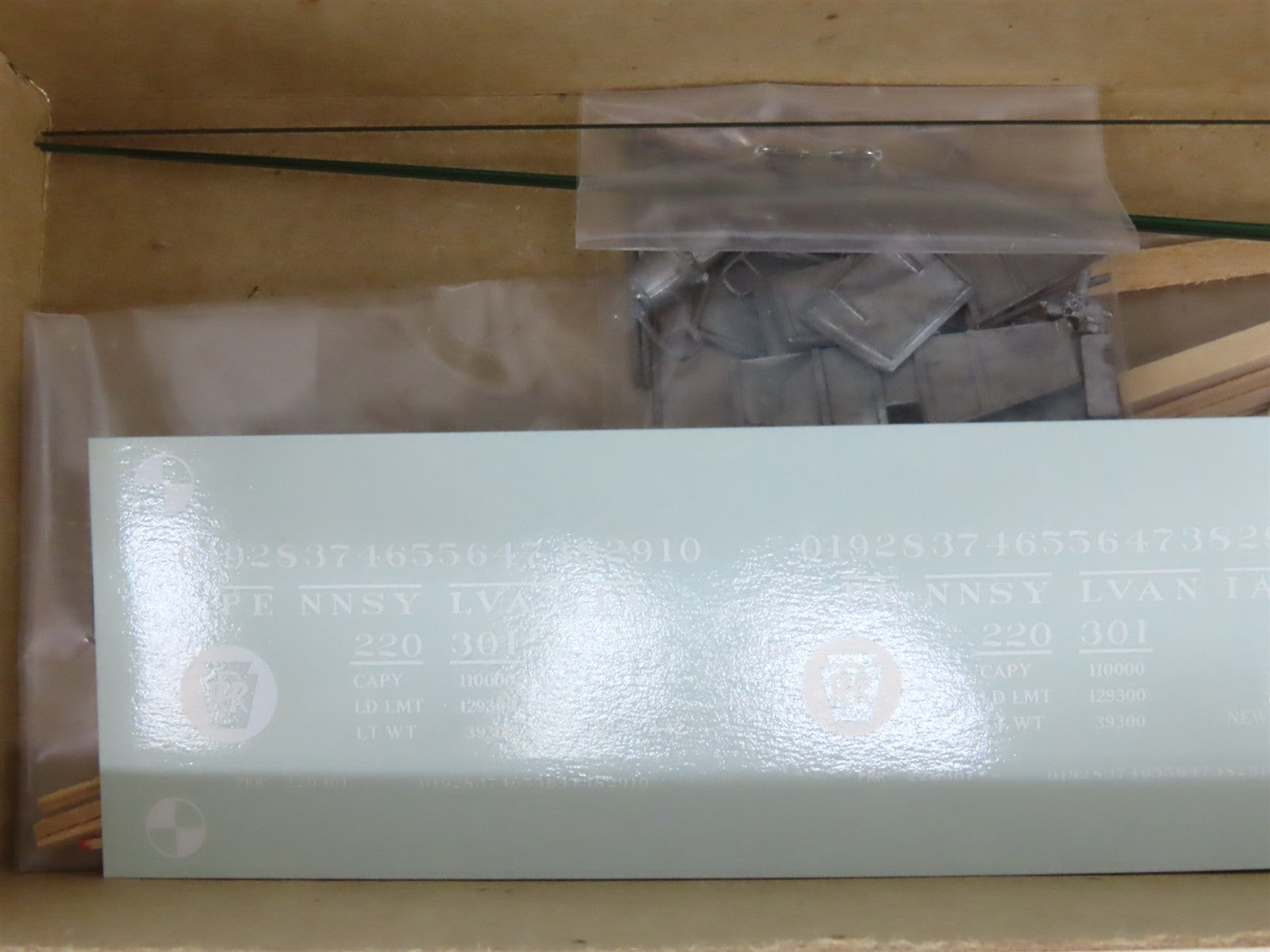 HO Scale Gloor Craft Models Kit 348 PRR Pennsylvania Railroad 2-Bay Hopper