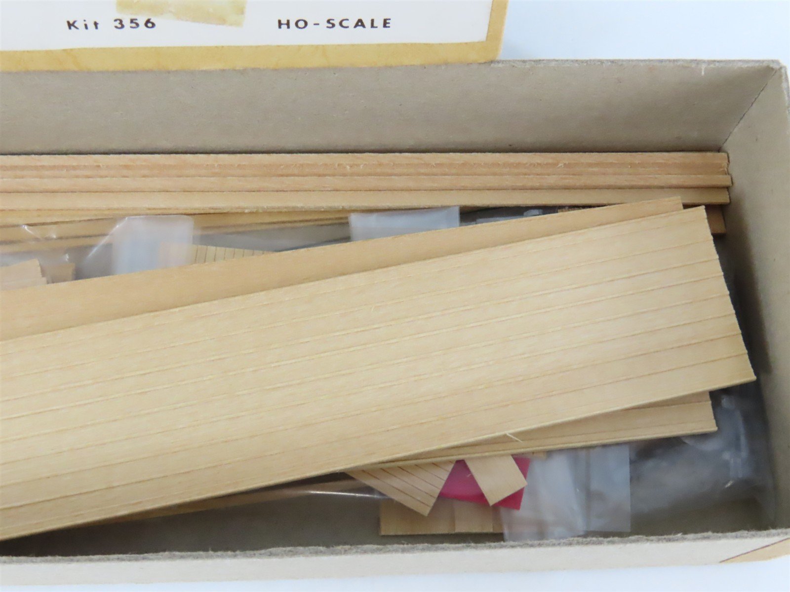 HO Gloor Craft Models Kit 356 Unpainted 50' Covered Flat Car w/ 45' Trailer