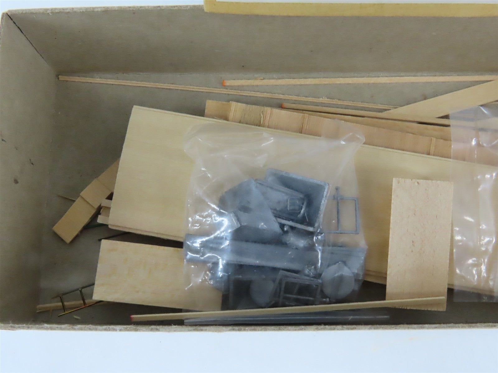 HO Scale Gloor Craft Models Kit 333 B&O Baltimore & Ohio Covered 2-Bay Hopper