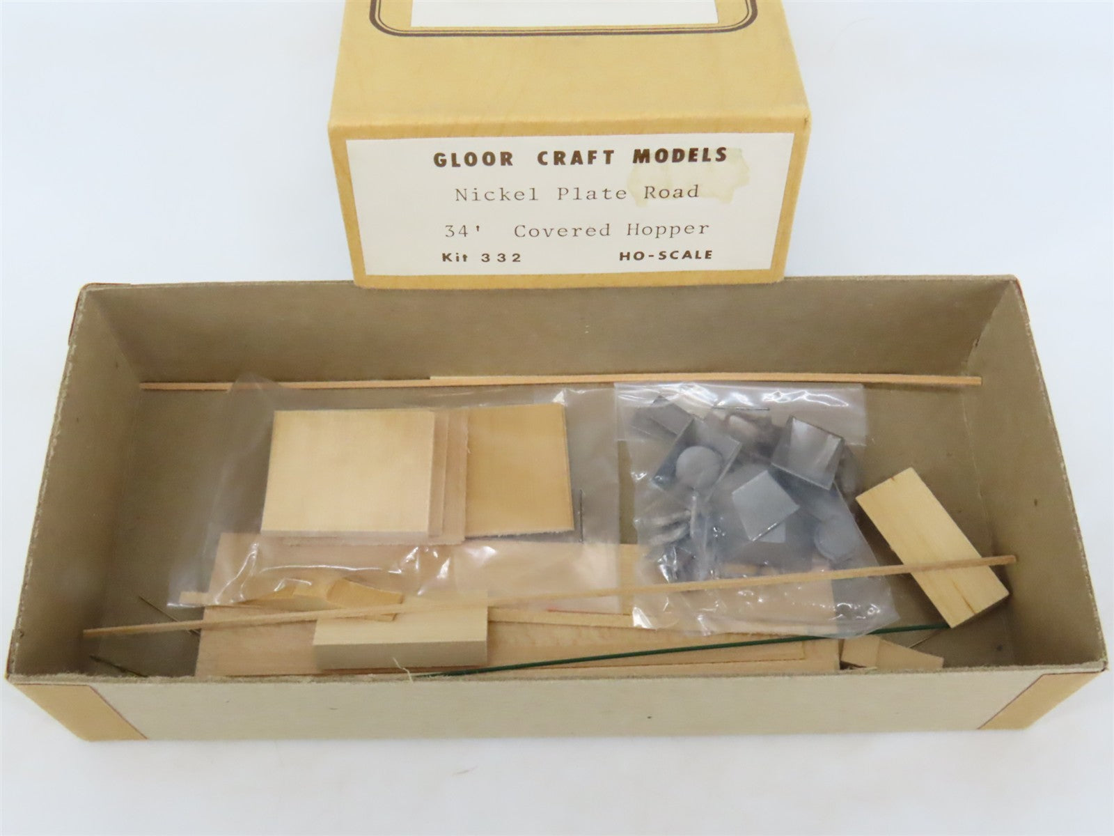HO Gloor Craft Models Kit 332 NKP Nickel Plate Road 34' Covered 2-Bay Hopper