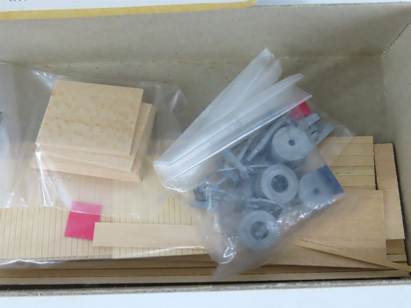 HO Gloor Craft Models Kit 356 Unpainted 50' Converted Flat Car w/ 45' Trailer