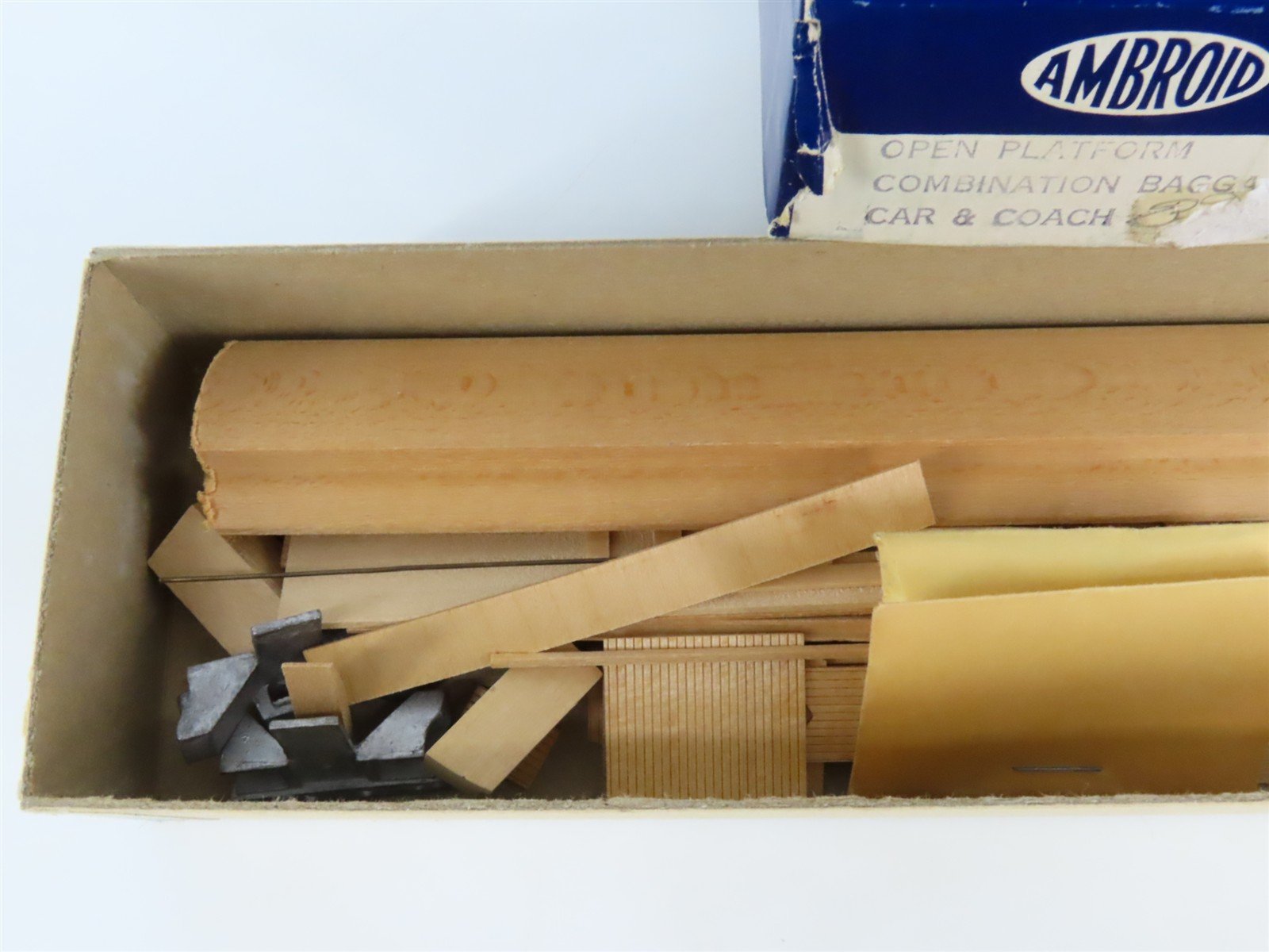 HO Scale Ambroid Craftsman Kit Undecorated Open Platform Combine Passenger Car