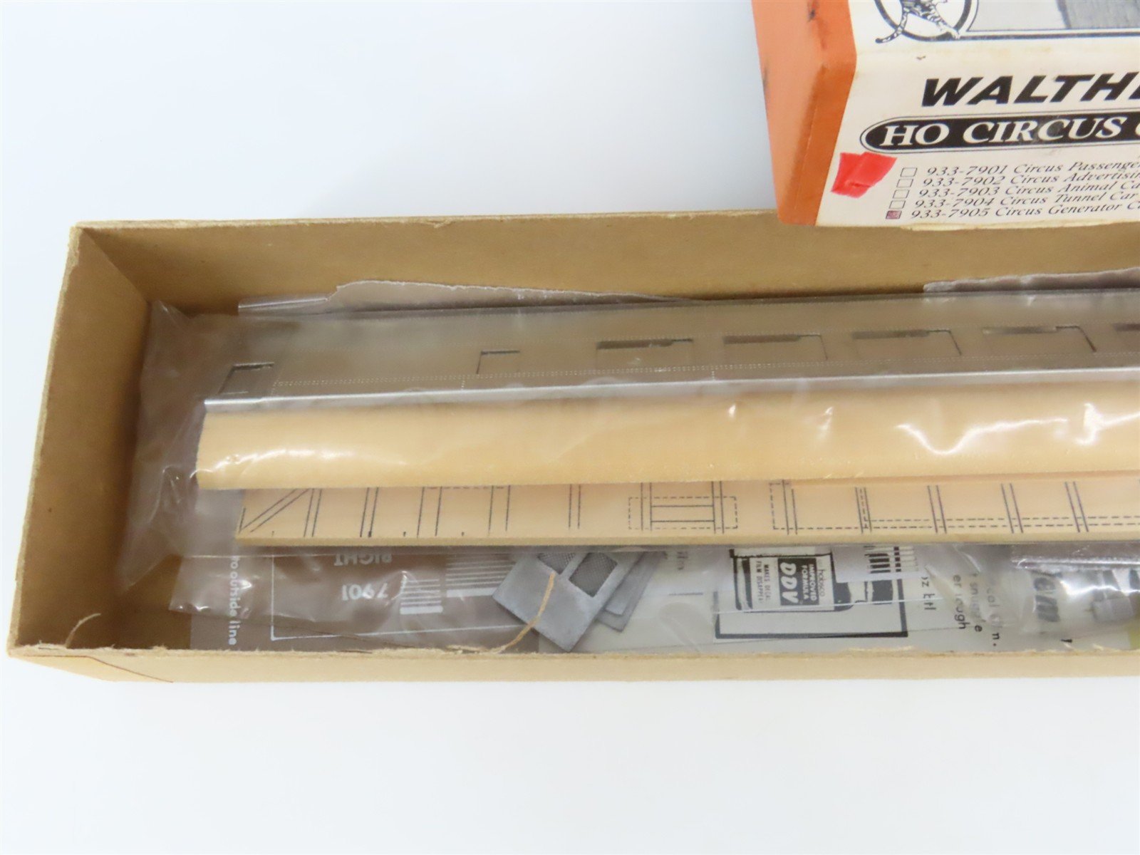 HO Scale Walthers Kit #933-7905 Undecorated Circus Generator Passenger Car