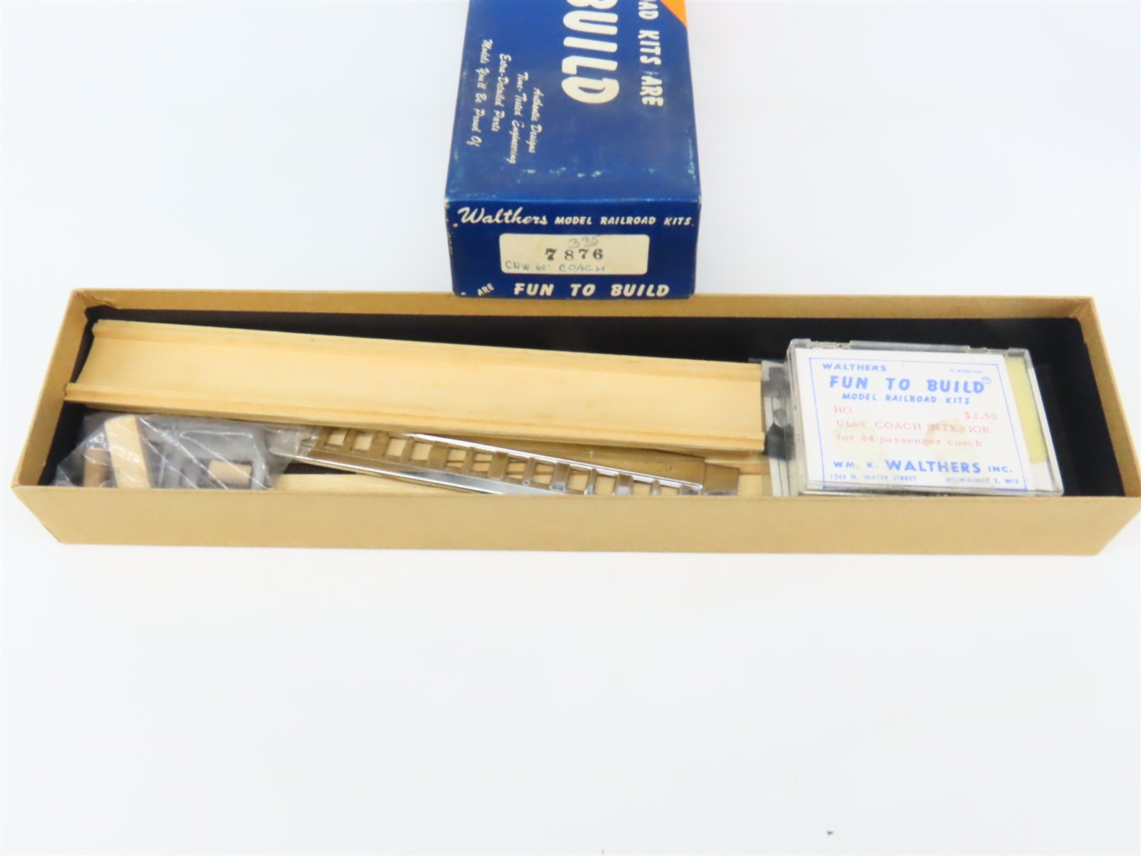 HO Scale Walthers Kit #7876 Undecorated 60' Coach Passenger Car