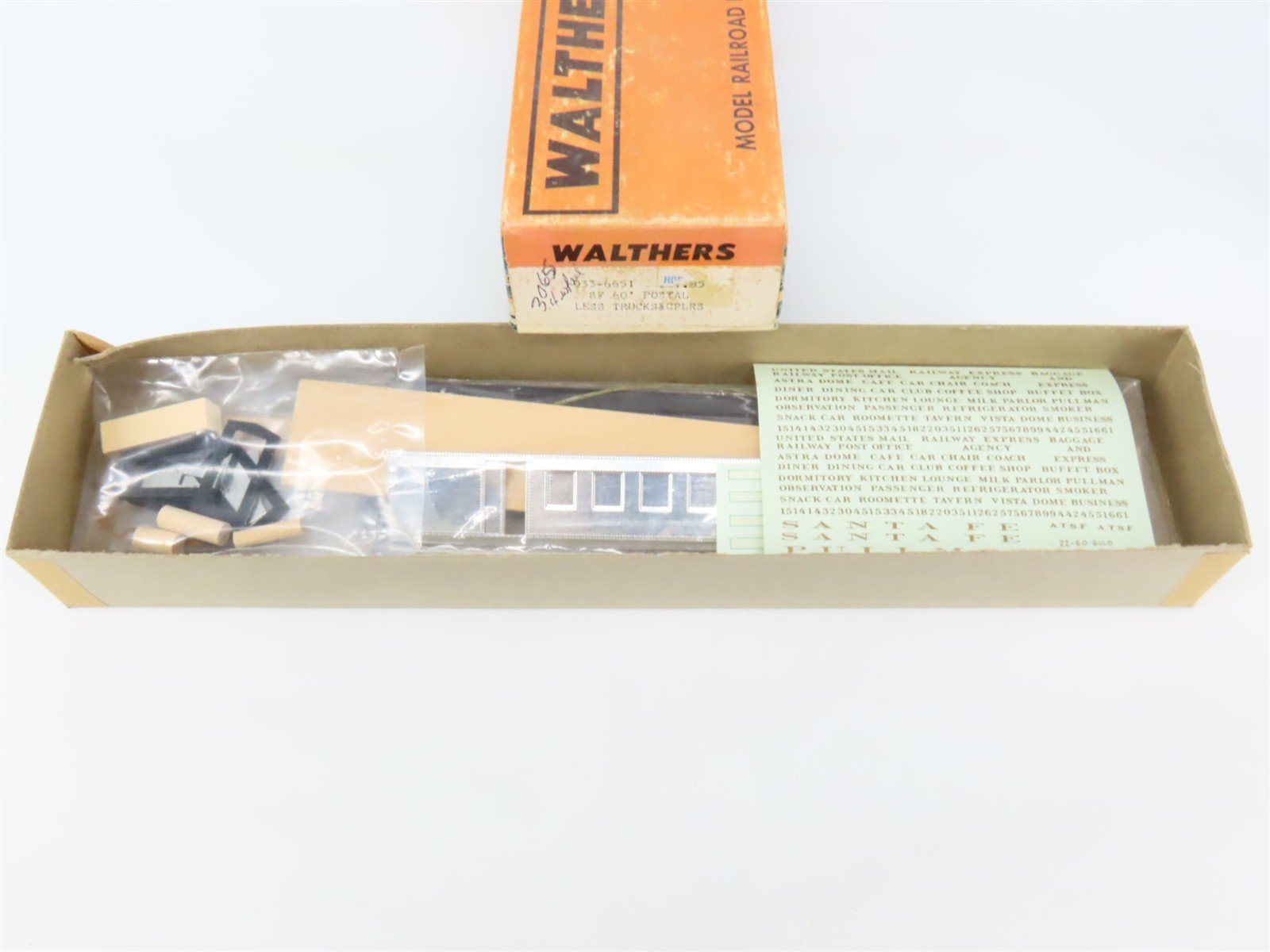HO Scale Walthers Kit #933-6651 Undecorated ATSF 60' RPO Passenger Car
