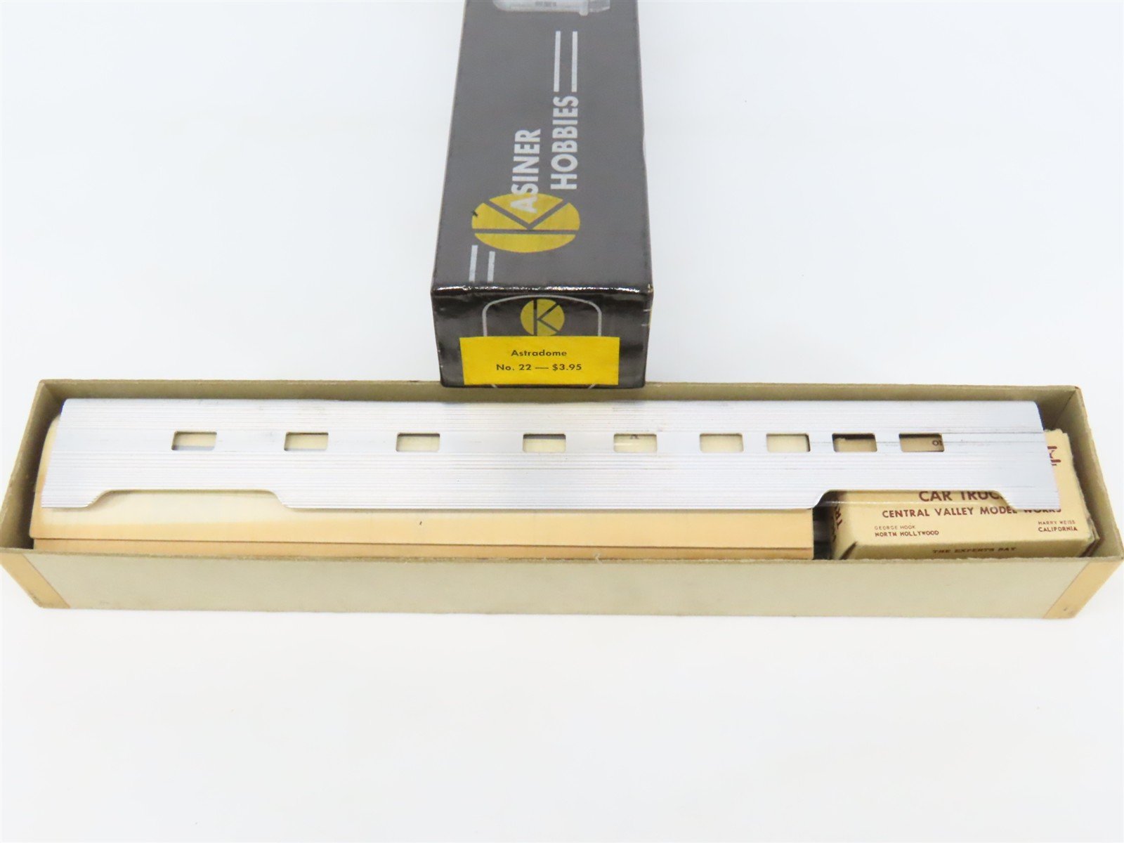 HO Scale Kasiner Hobbies Kit #22 Undecorated NYC Astradome Passenger + Trucks