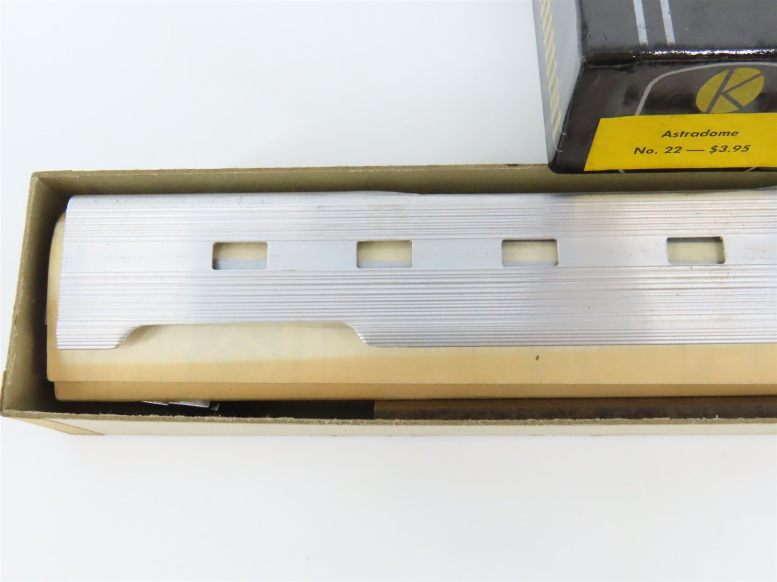 HO Scale Kasiner Hobbies Kit #22 Undecorated NYC Astradome Passenger + Trucks