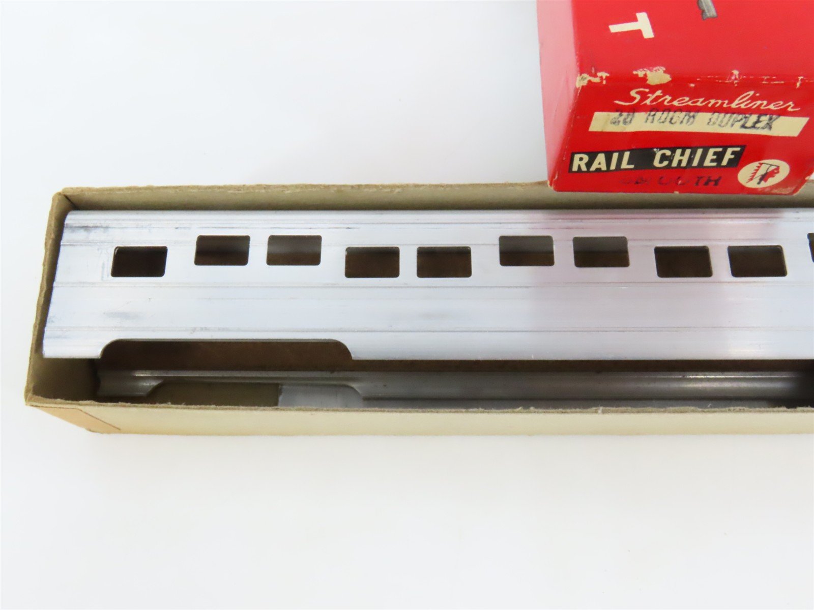 HO Scale Rail Chief Kit Undecorated Smooth-Side 20-Room Duplex Sleeper Passenger