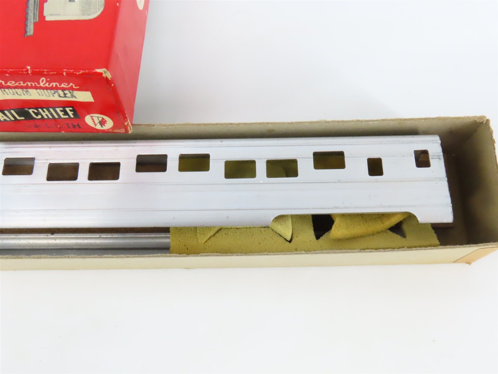 HO Scale Rail Chief Kit Undecorated Smooth-Side 20-Room Duplex Sleeper Passenger