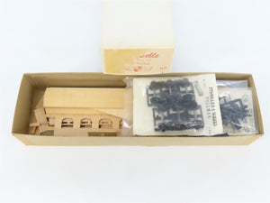 HO LaBelle Craftsman Kit Undecorated 1900 Arch-Window Parlor Passenger + Trucks