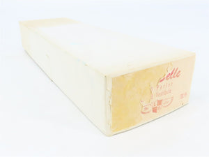 HO LaBelle Craftsman Kit Undecorated 1900 Arch-Window Parlor Passenger + Trucks