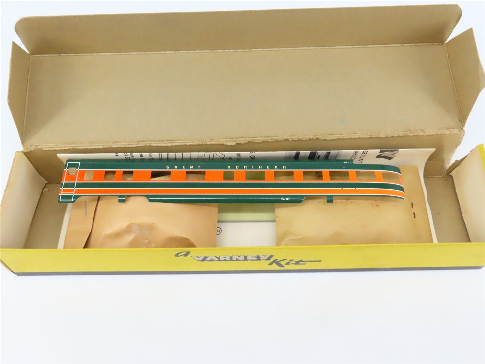 HO Scale Varney Kit #S-18 GN Great Northern Shorty Observation Passenger Car