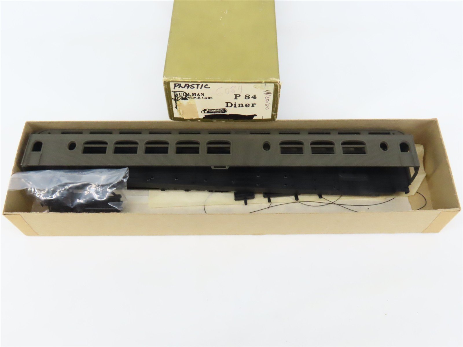 HO Scale Roundhouse Pullman Palace Kit P84 Undecorated Diner Passenger Car