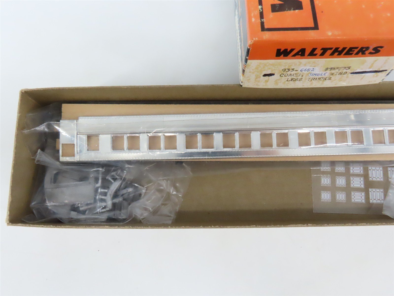 HO Scale Walthers Kit Undecorated Single Window Coach Passenger Car