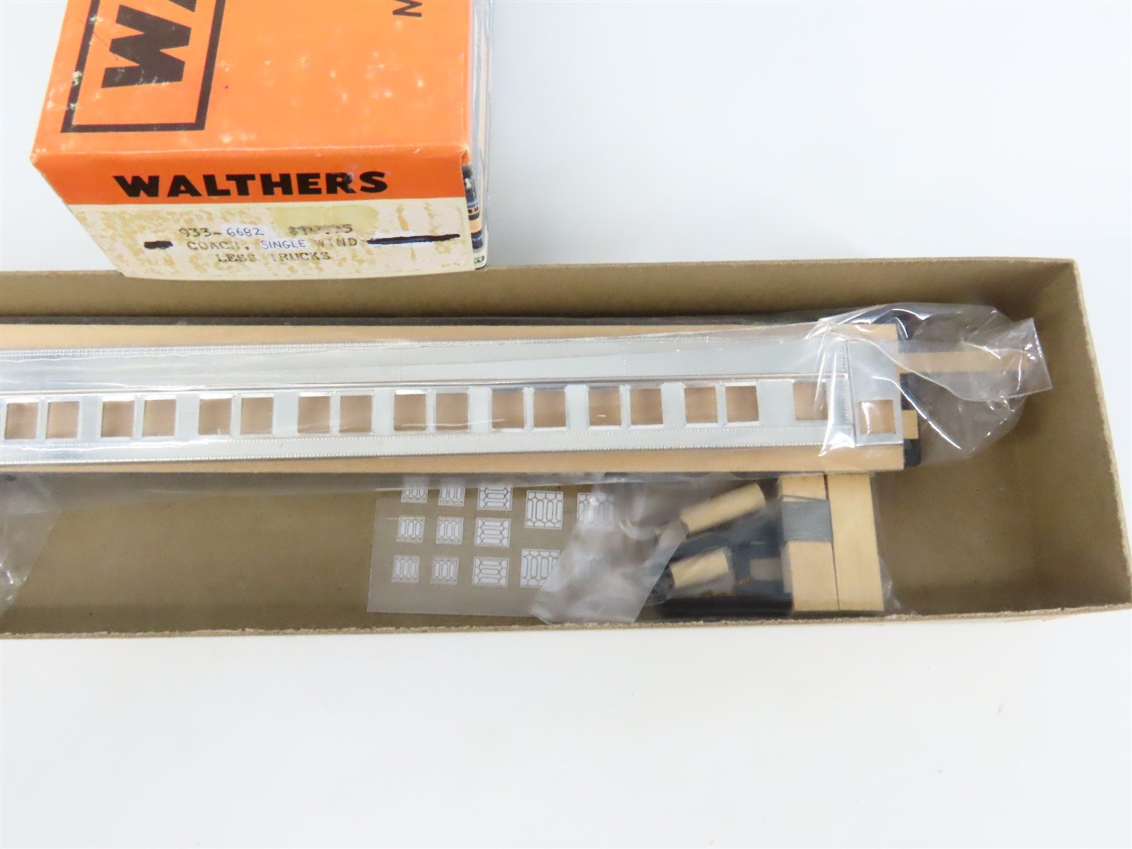 HO Scale Walthers Kit Undecorated Single Window Coach Passenger Car
