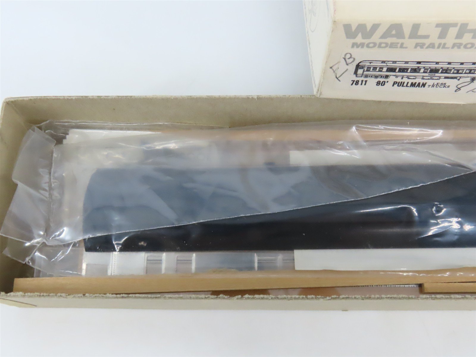 HO Scale Walthers Kit #7811 Undecorated 80' Pullman 8-Section Passenger Car