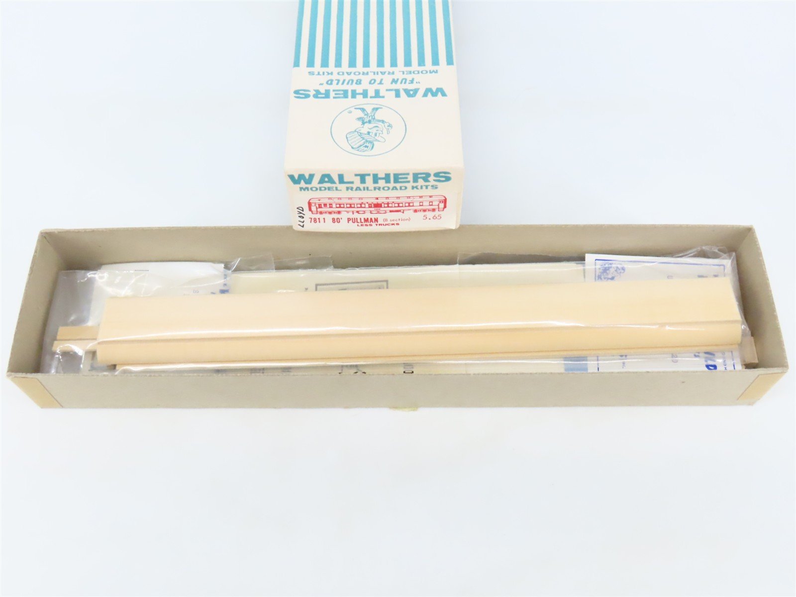 HO Scale Walthers Kit #7811 Undecorated 80' Pullman 8-Section Passenger Car