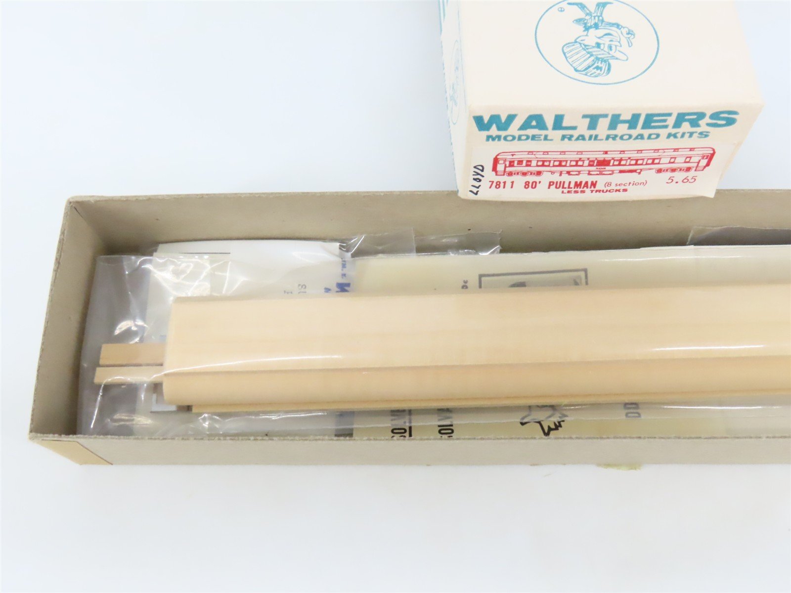 HO Scale Walthers Kit #7811 Undecorated 80' Pullman 8-Section Passenger Car