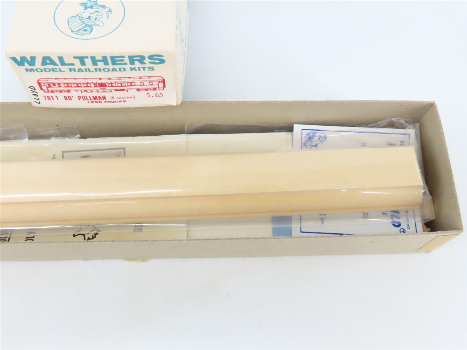 HO Scale Walthers Kit #7811 Undecorated 80' Pullman 8-Section Passenger Car
