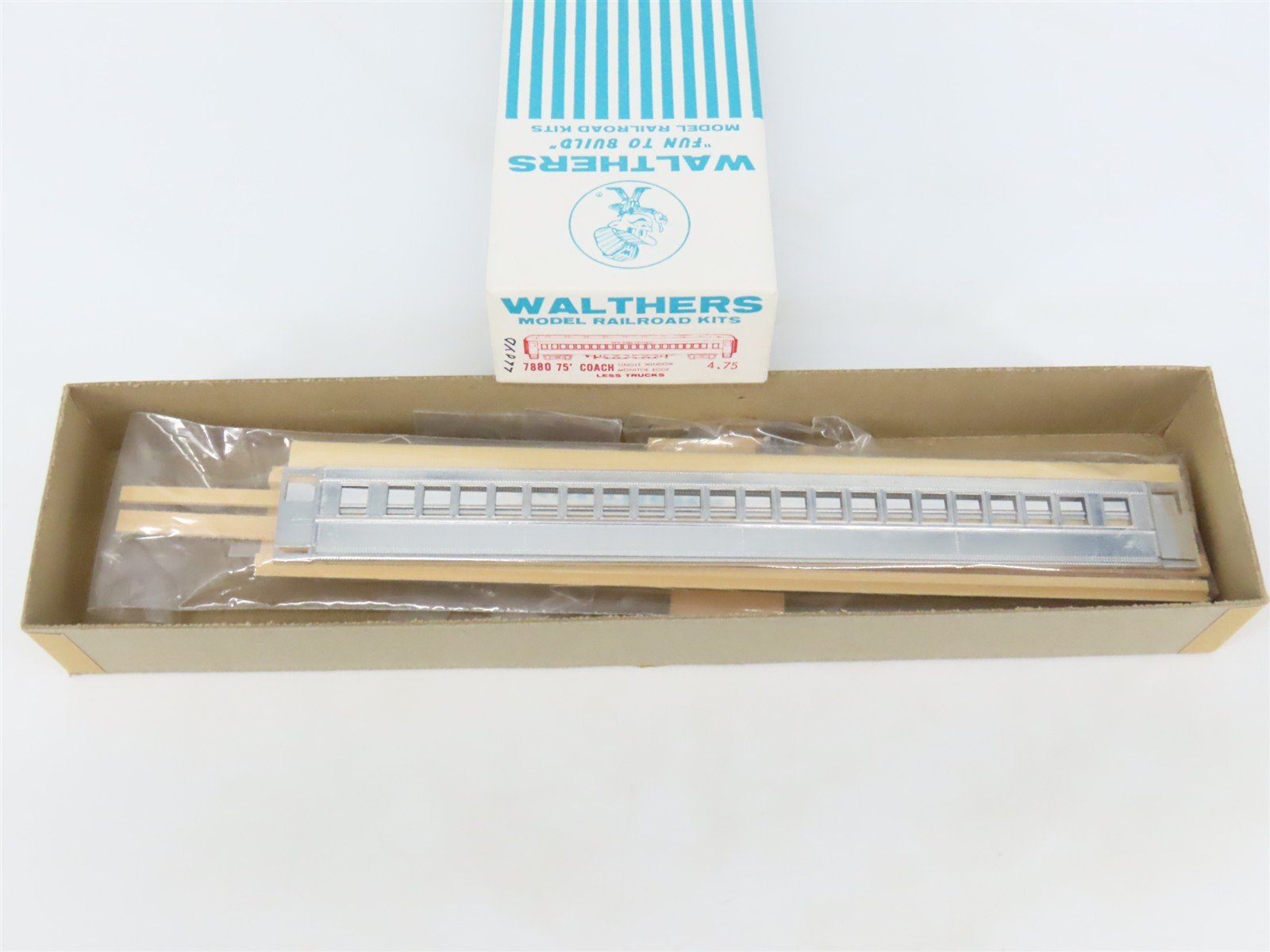 HO Scale Walthers Kit #7880 Undecorated 75' Single Window Coach Passenger Car