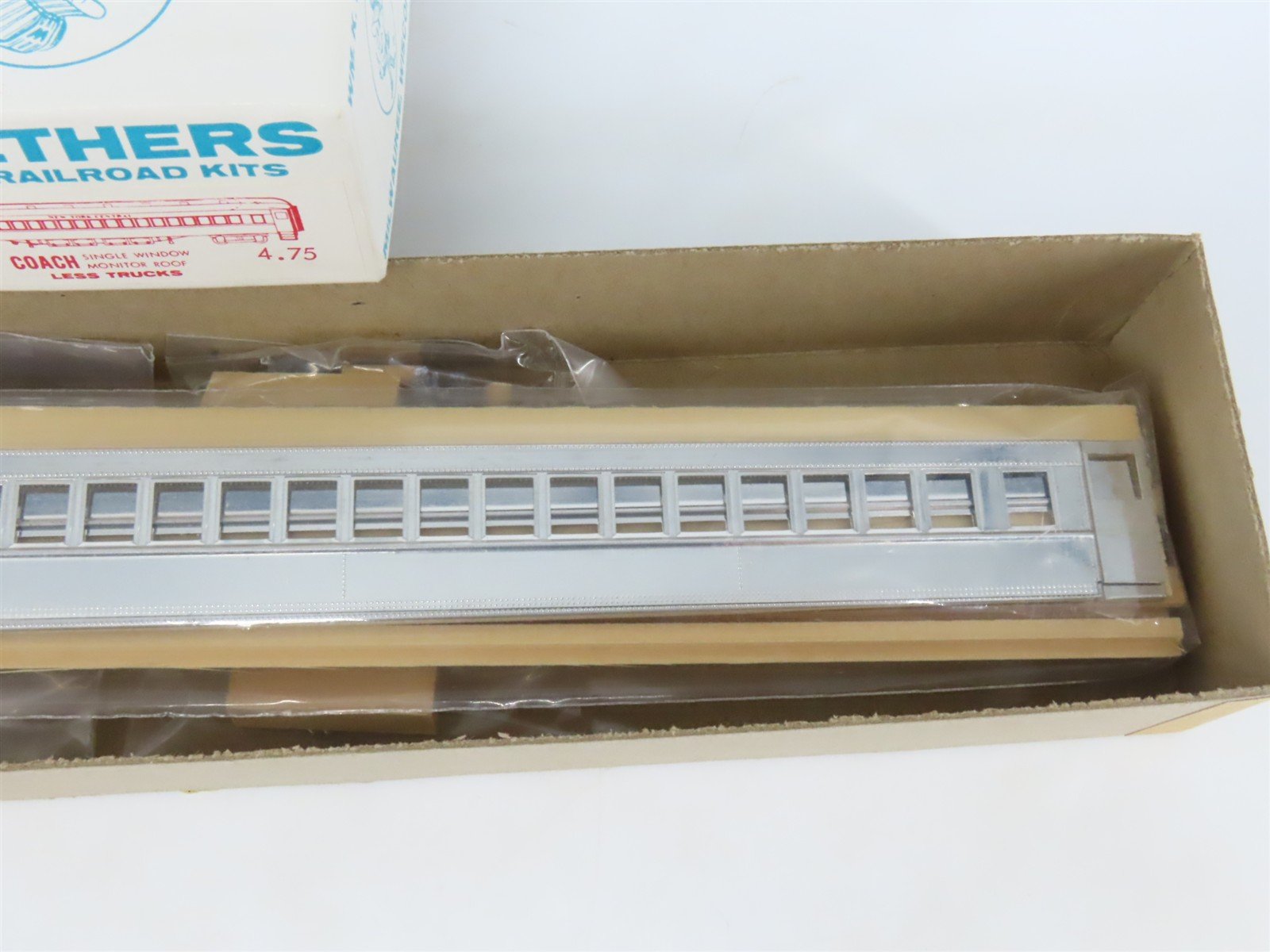 HO Scale Walthers Kit #7880 Undecorated 75' Single Window Coach Passenger Car