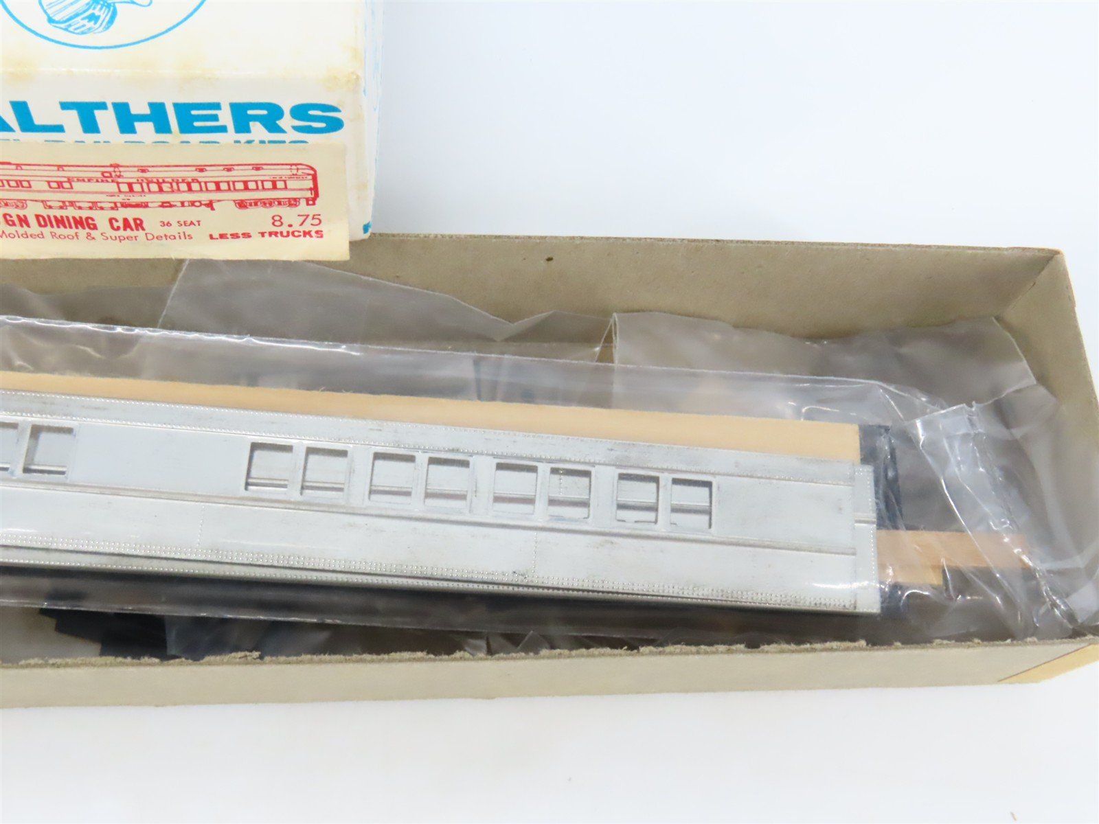 HO Scale Walthers Kit #6665 Undecorated GN 