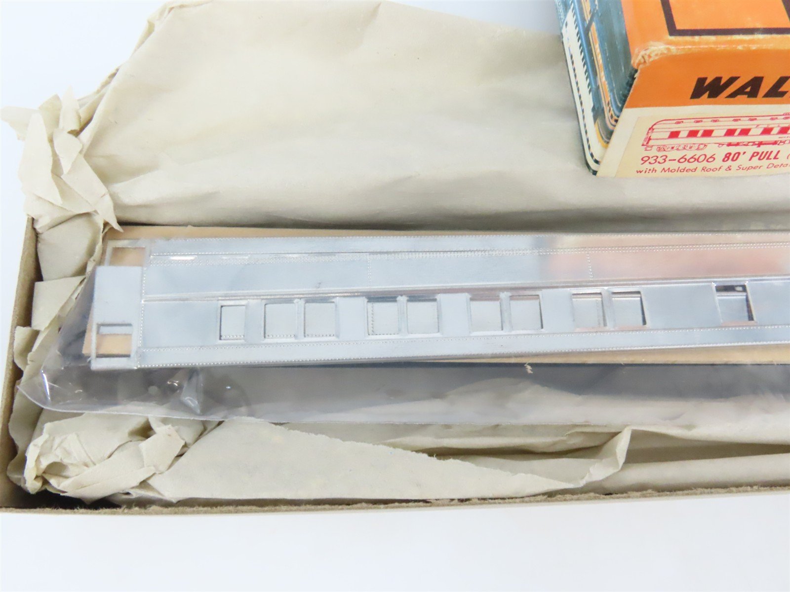 HO Walthers Kit 933-6606 Undecorated 80' Pullman Sleeper/Buffet/Lounge Passenger