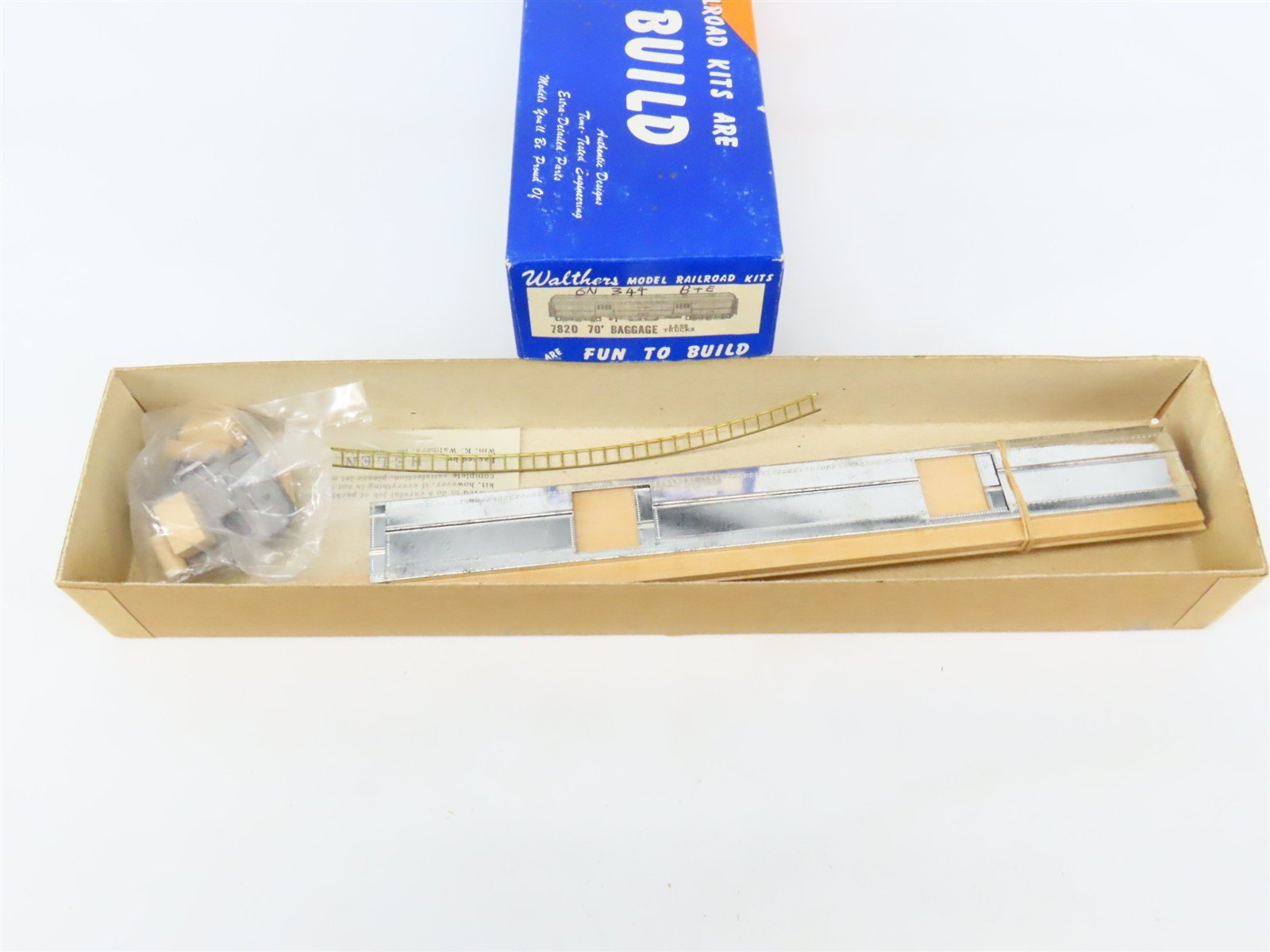 HO Scale Walthers Kit #7820 Undecorated 70' Baggage Passenger Car
