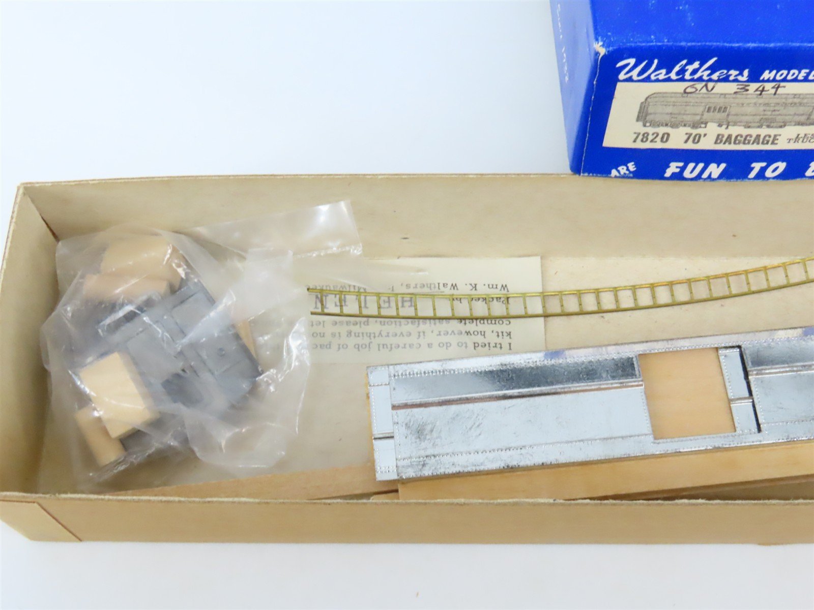 HO Scale Walthers Kit #7820 Undecorated 70' Baggage Passenger Car