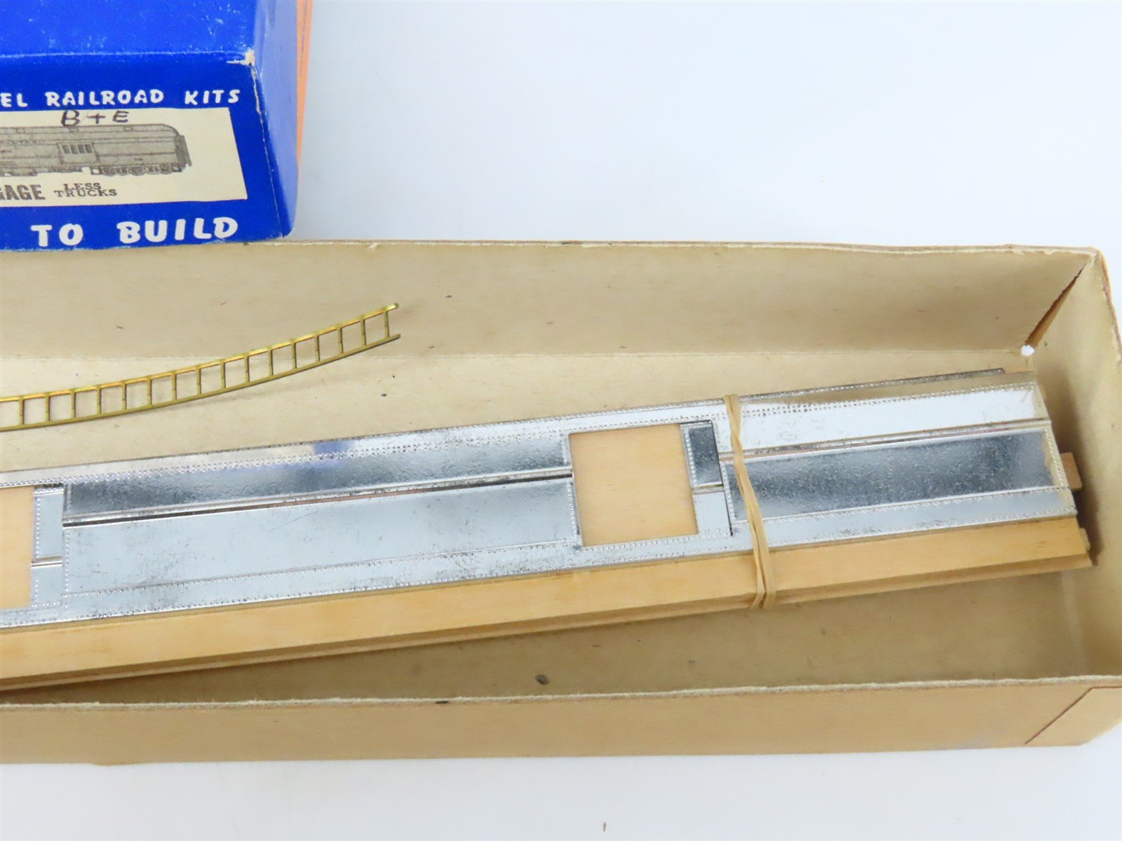 HO Scale Walthers Kit #7820 Undecorated 70' Baggage Passenger Car